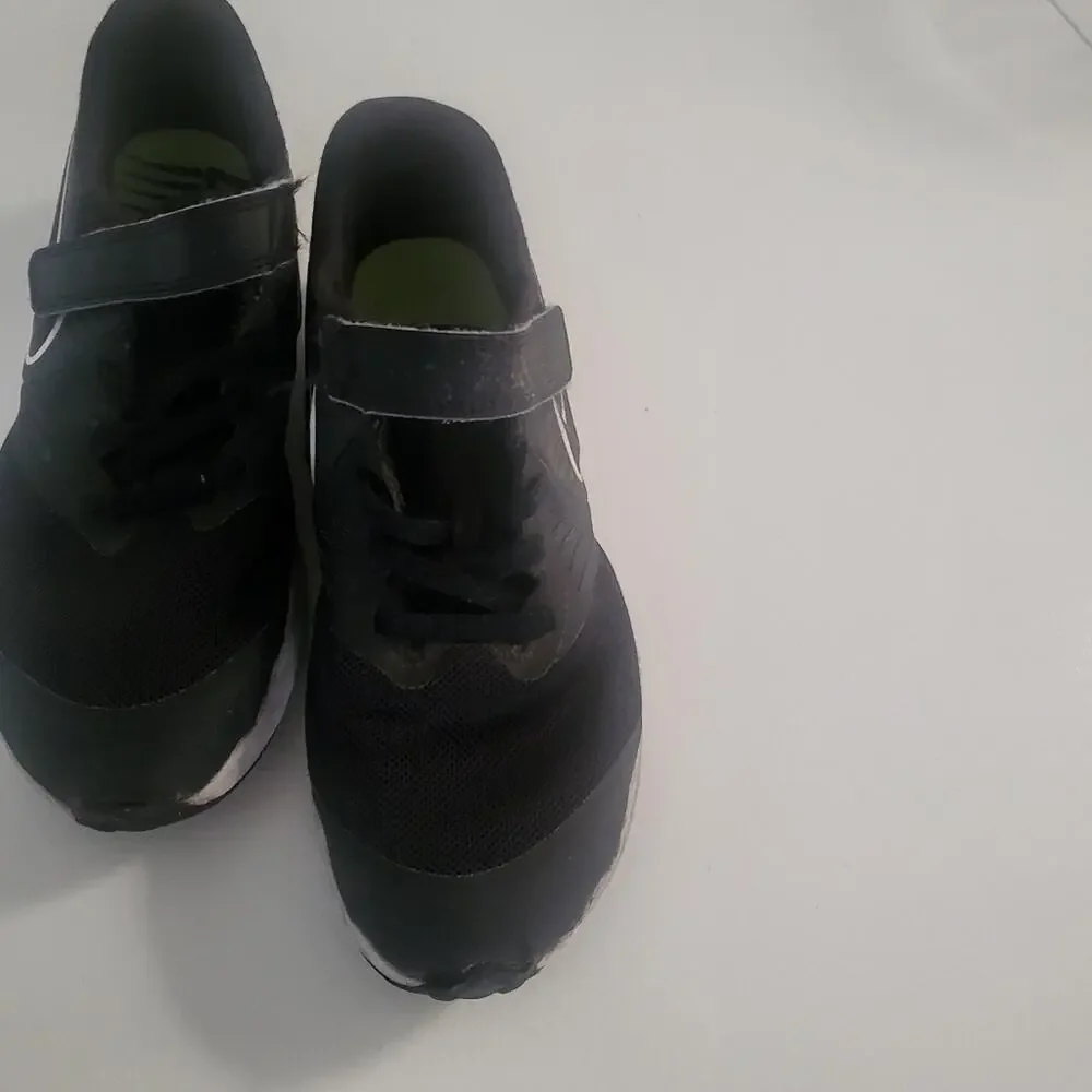 Nike 3 youth black no tie sneakers